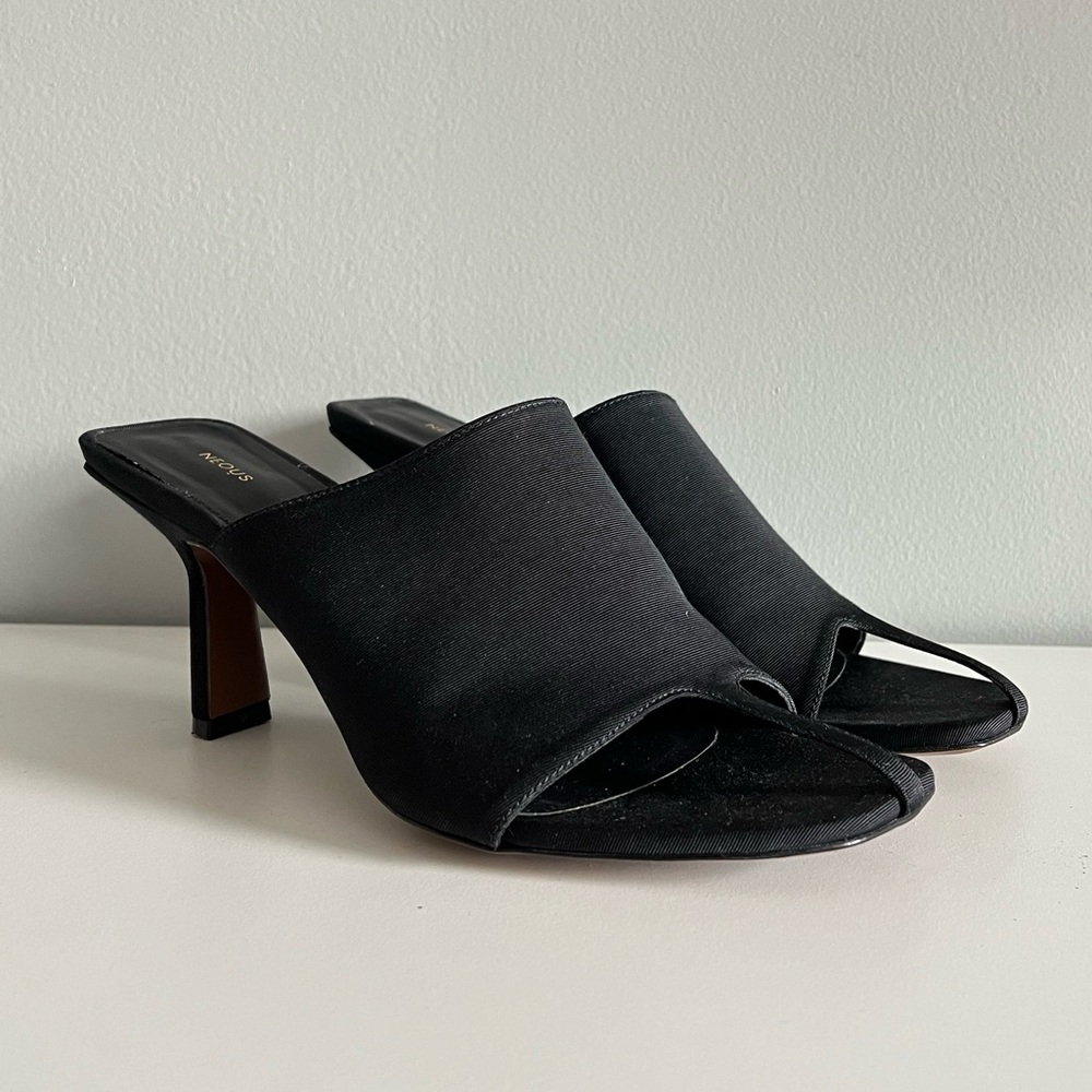 NEOUS Jumel square-toe thong mules